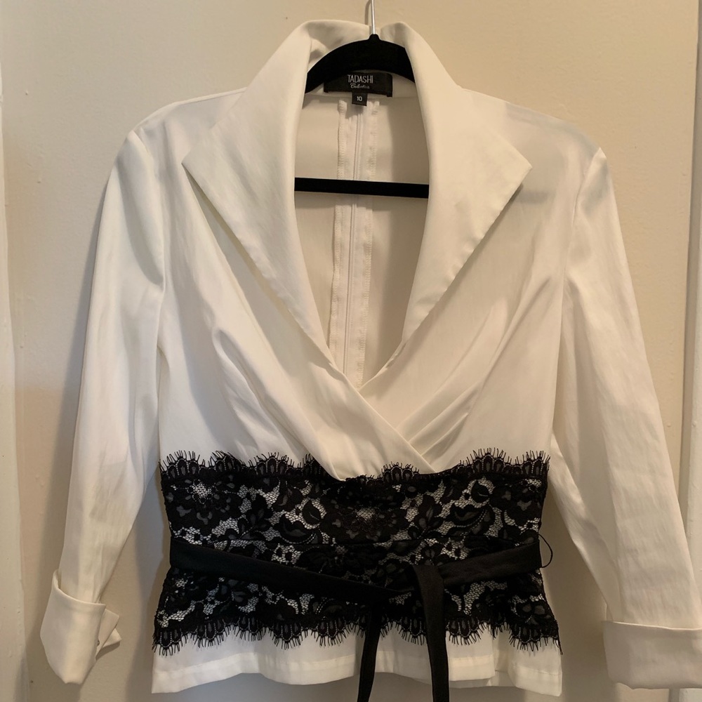 Elegant shirt with lace and ribbon accent